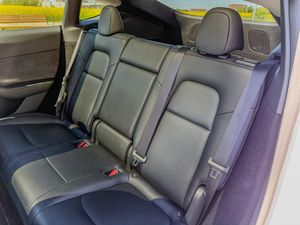 Tesla Model Y bild 15