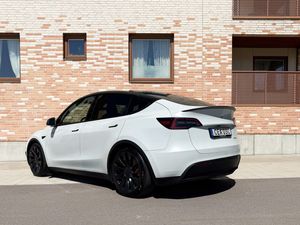 Tesla Model Y bild 8