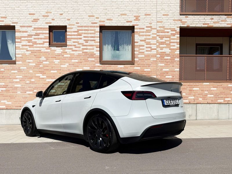 Tesla Model Y bild 8