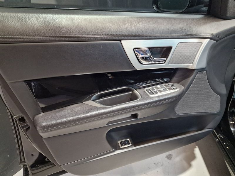 Jaguar XF bild 12