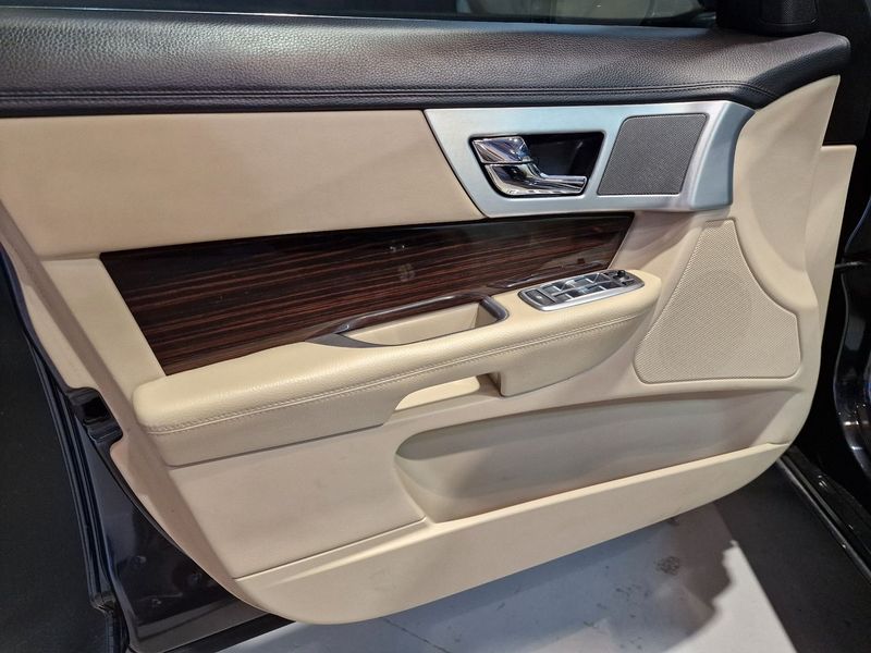 Jaguar XF bild 12