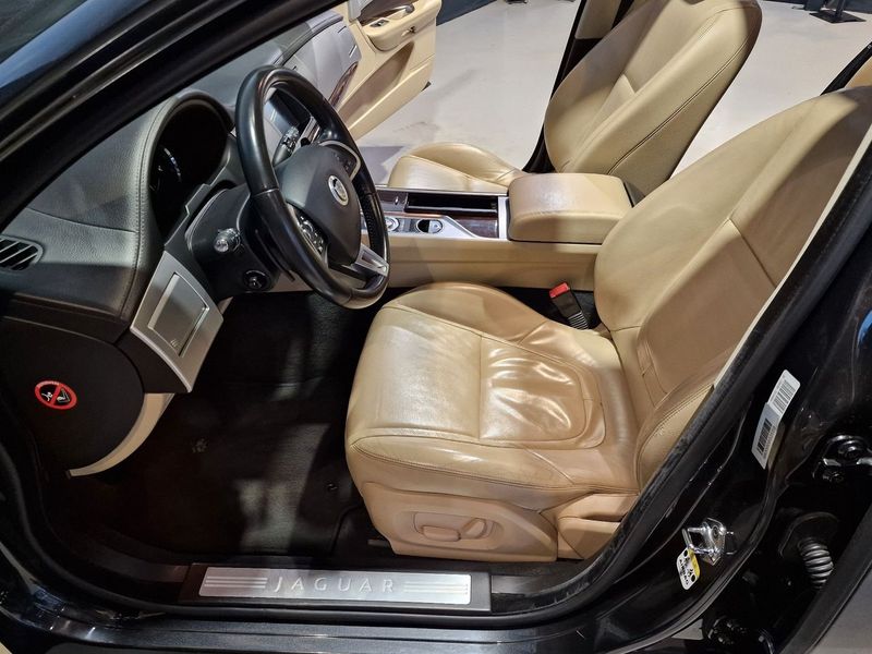 Jaguar XF bild 9