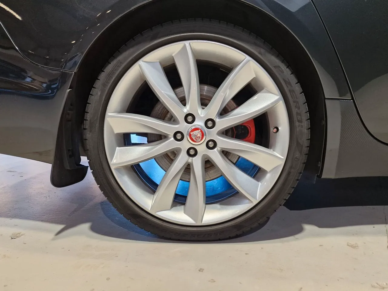 Vehicle image 19