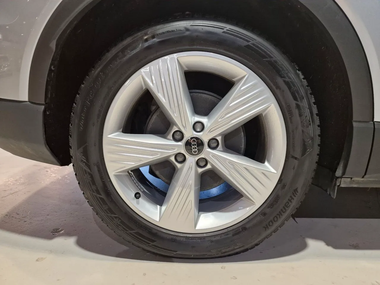 Vehicle image 18