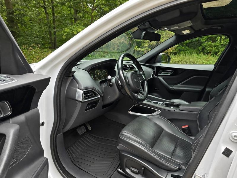 Jaguar F-Pace bild 14