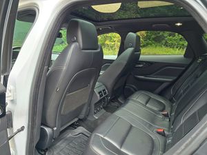 Jaguar F-Pace bild 12