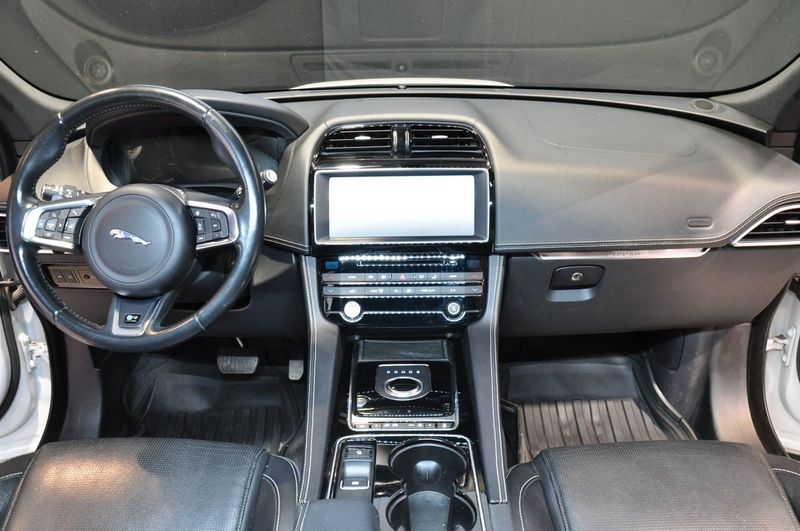 Jaguar F-Pace bild 10