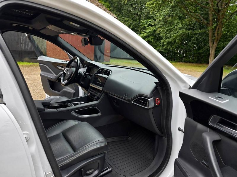 Jaguar F-Pace bild 16