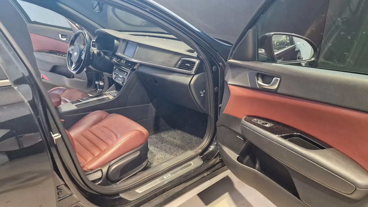 Vehicle image 8