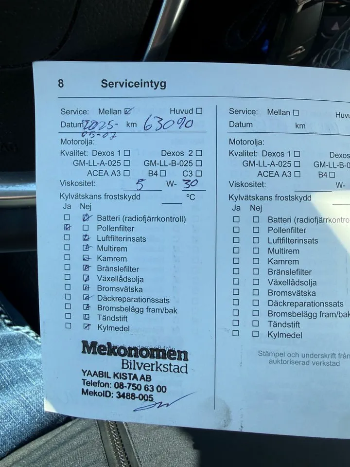Vehicle image 16