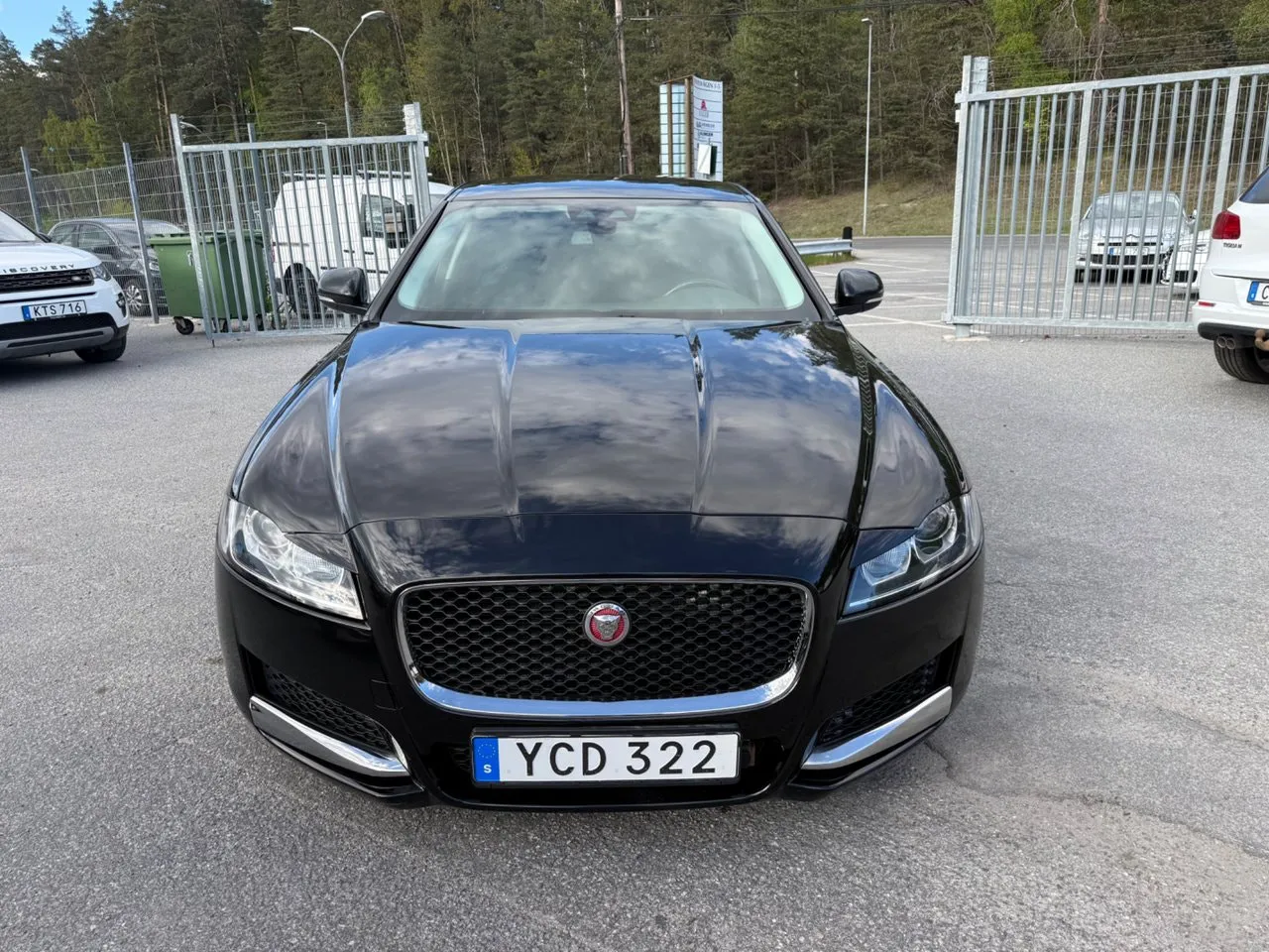 Vehicle image 6