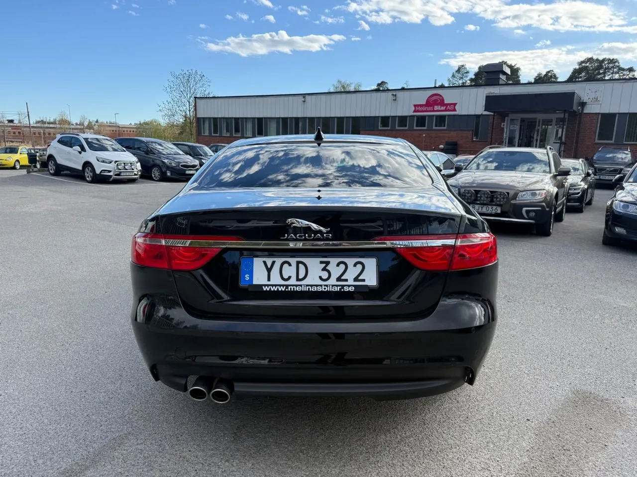 Vehicle image 7