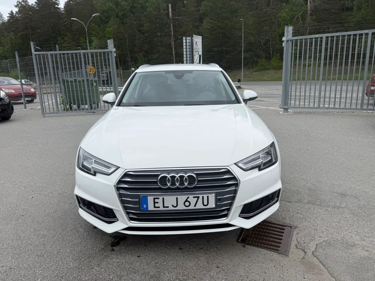 Vehicle image 7