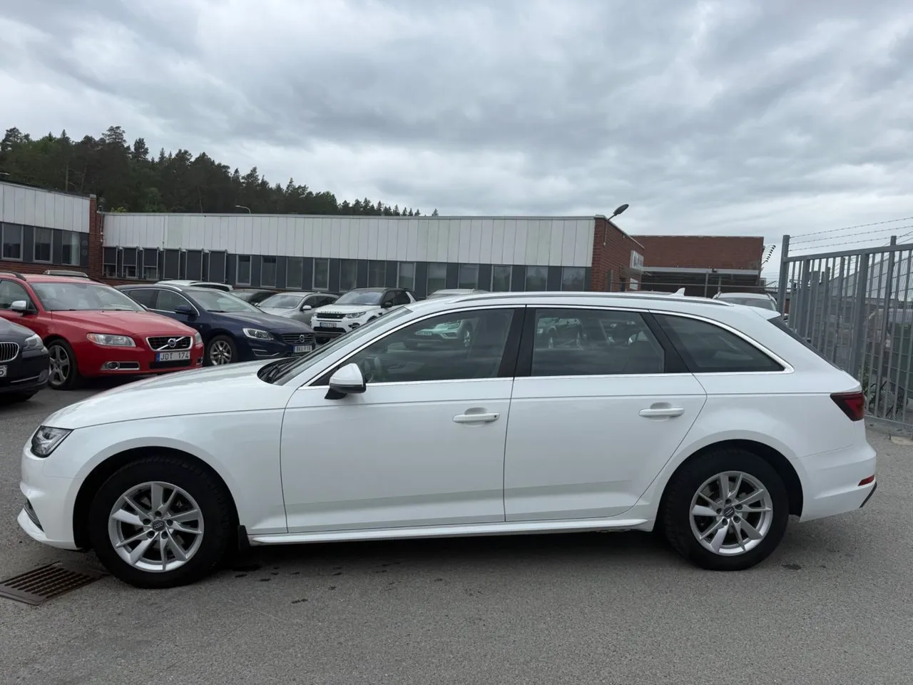 Vehicle image 3