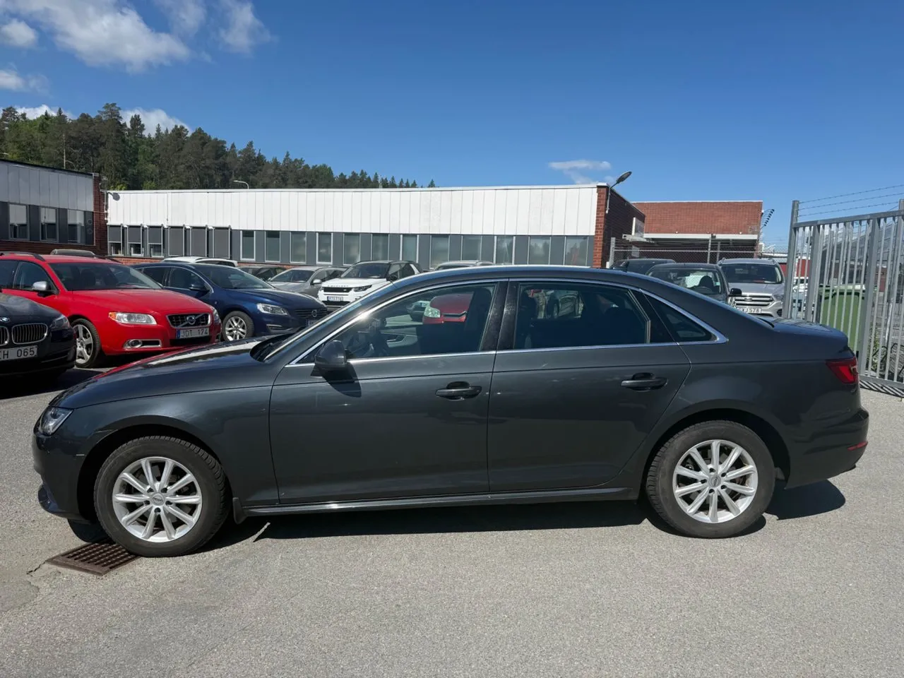 Vehicle image 3