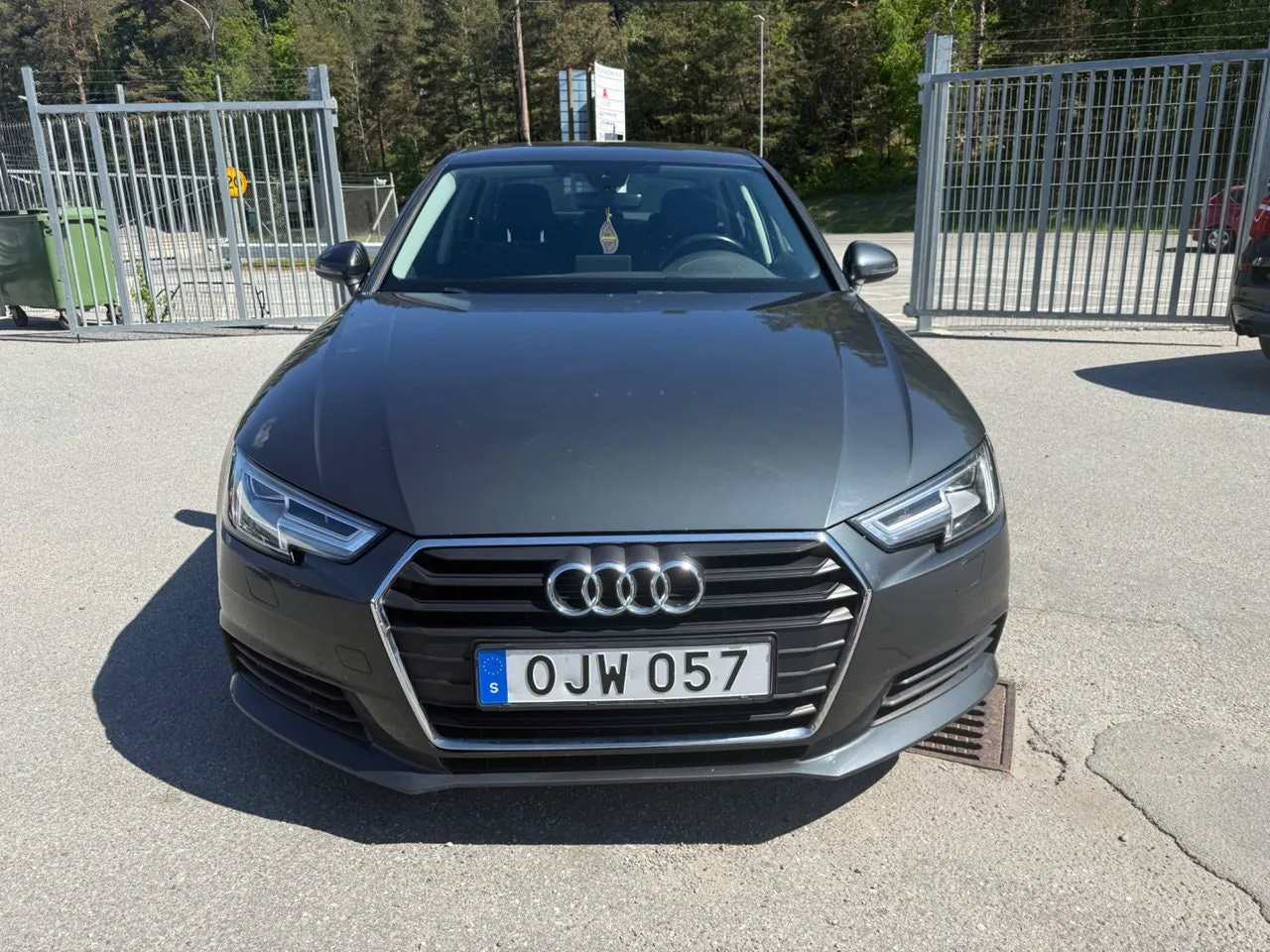 Vehicle image 6