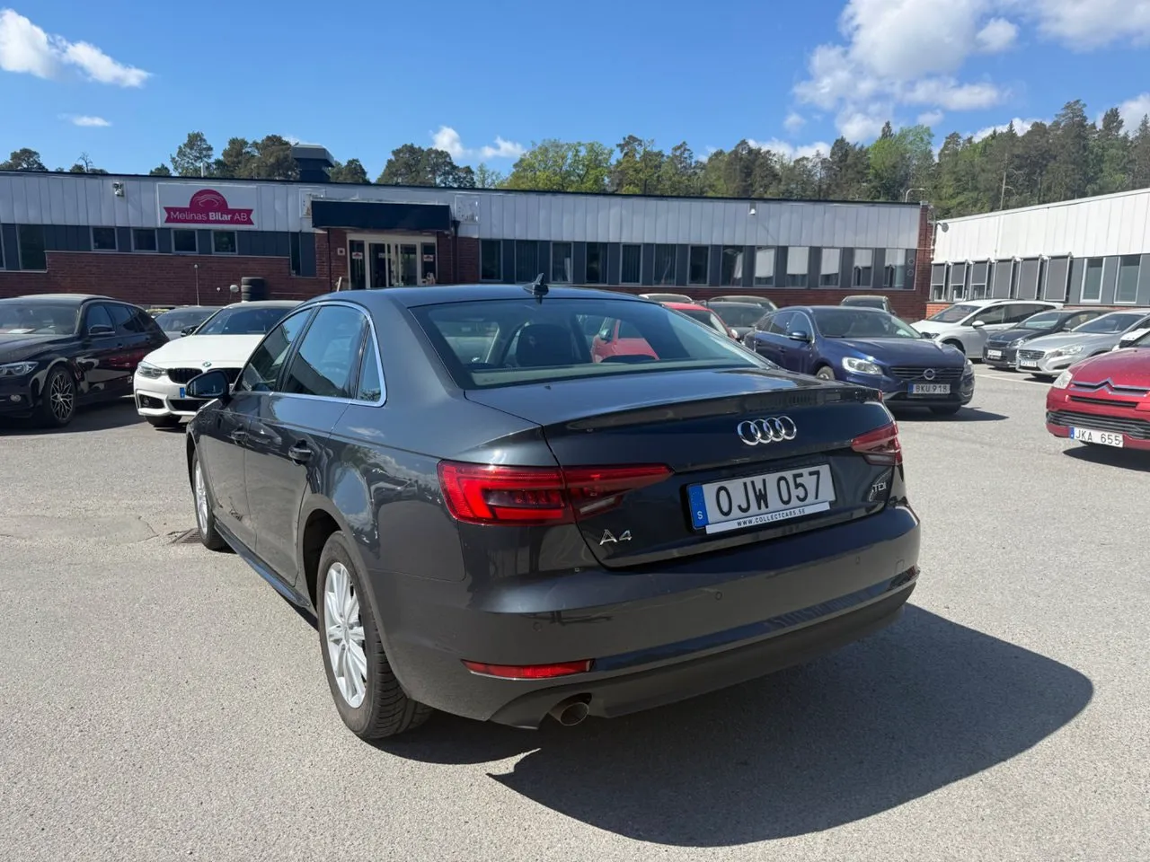 Vehicle image 4