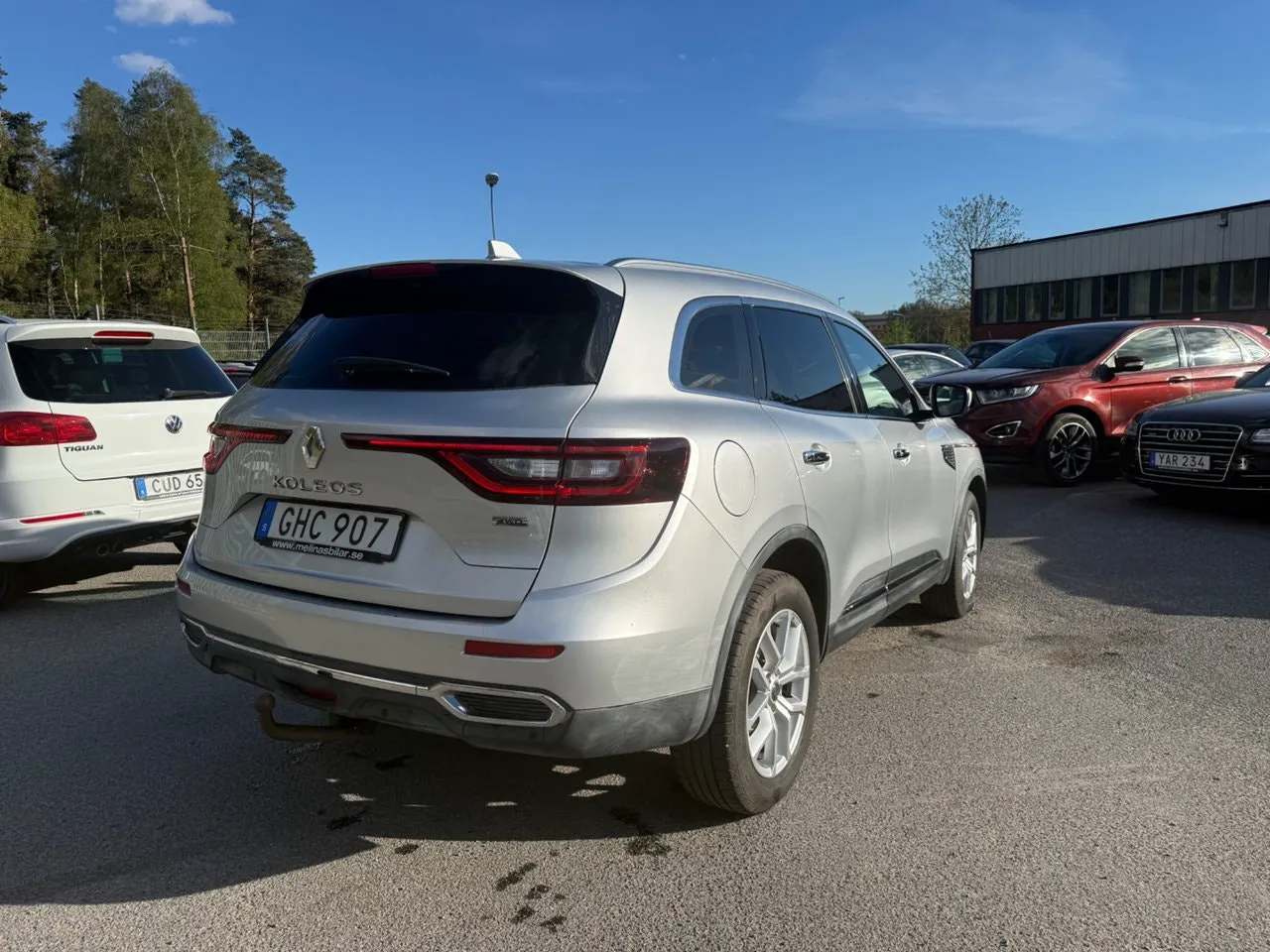 Vehicle image 4