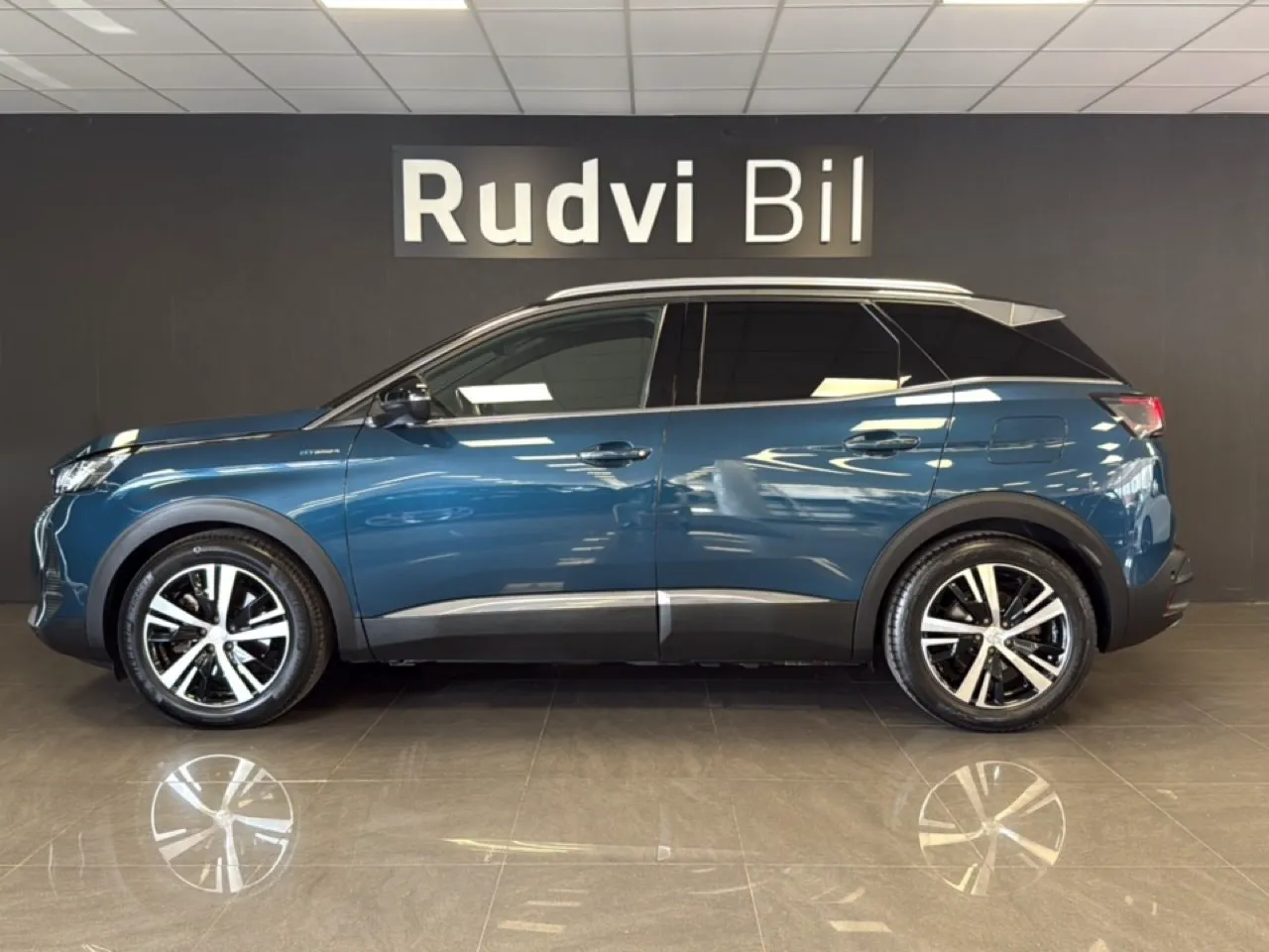 Vehicle image 3