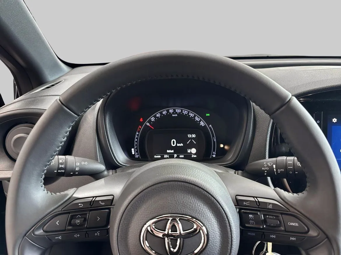 Vehicle image 14