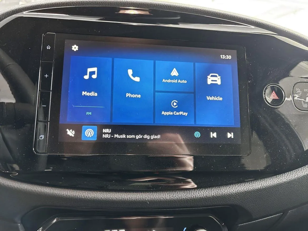 Vehicle image 15