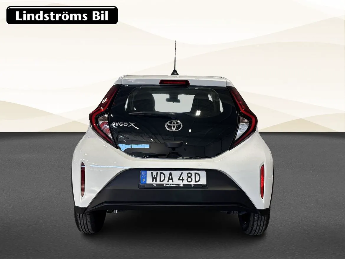 Vehicle image 7