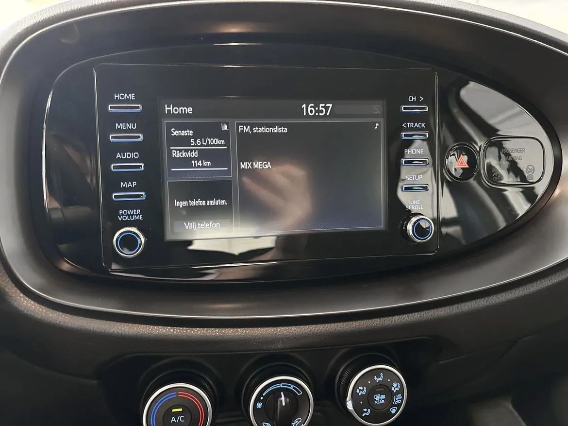 Vehicle image 15