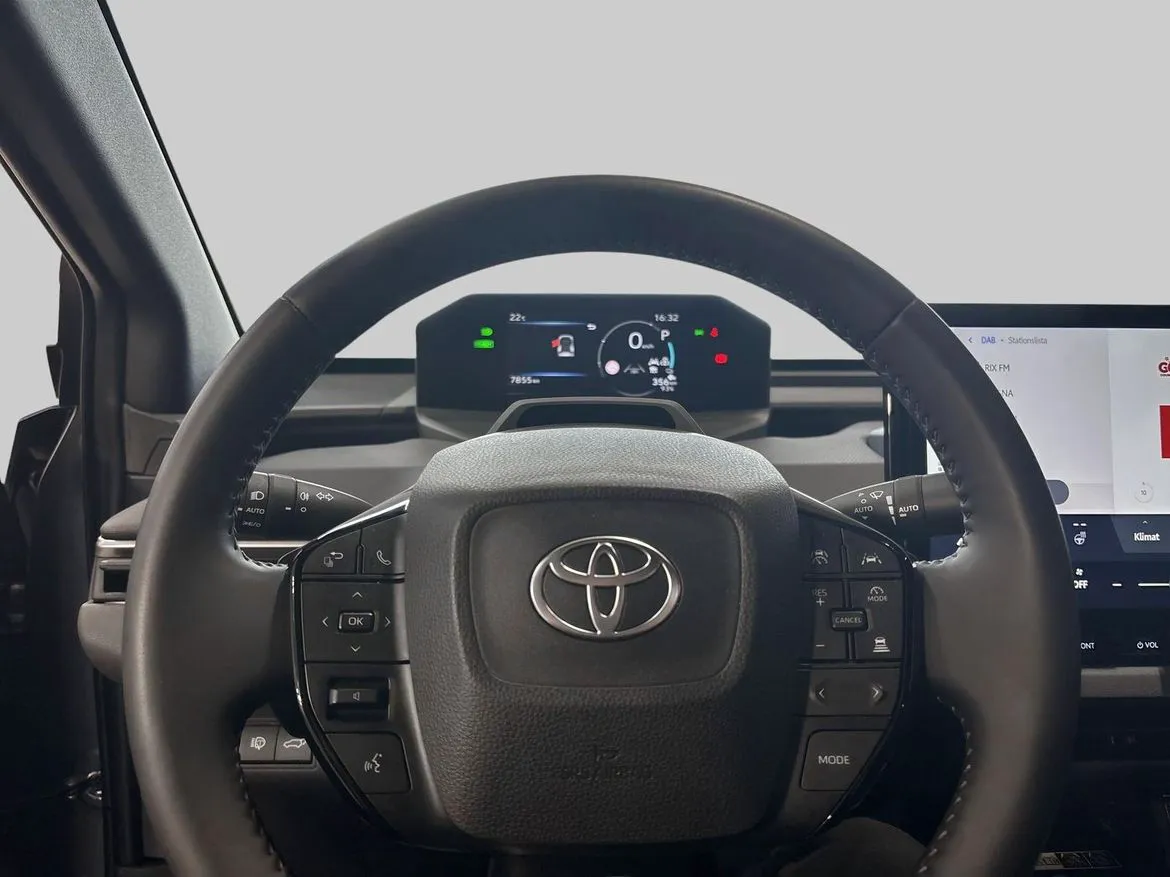 Vehicle image 14