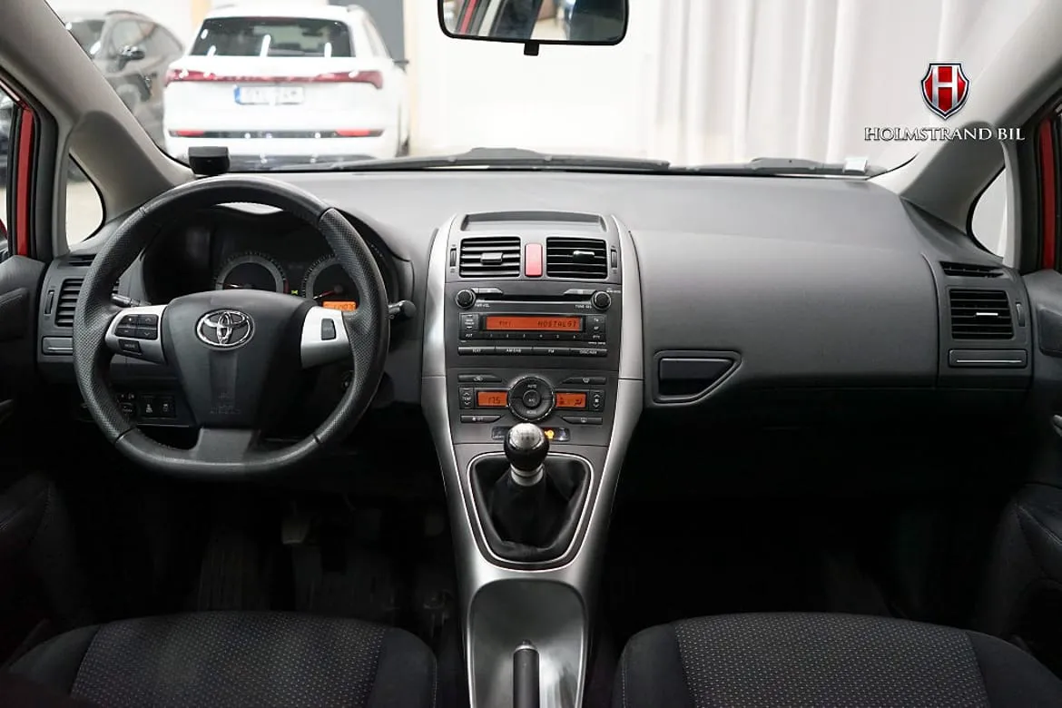 Vehicle image 10