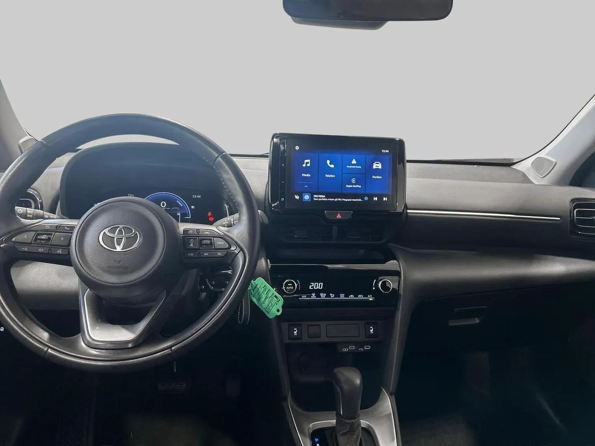 Vehicle image 10