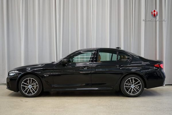 BMW 530 e xDrive Sedan M Sport Drag Shadow Cognac Hifi Kamera - 2023