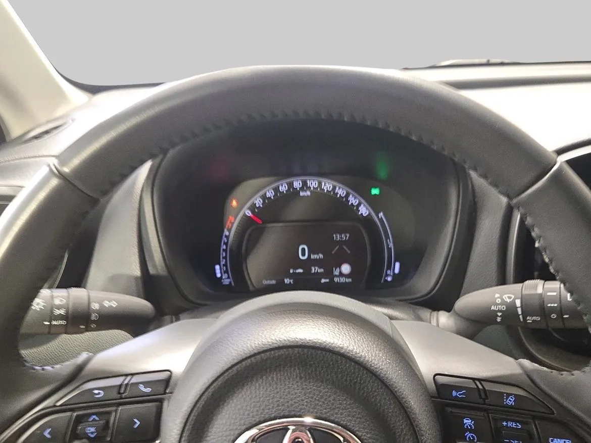 Vehicle image 13