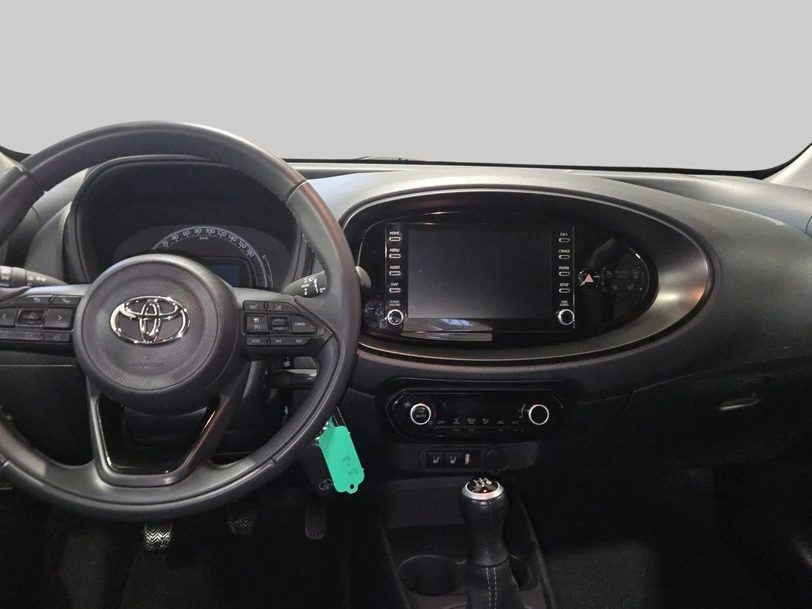 Vehicle image 10