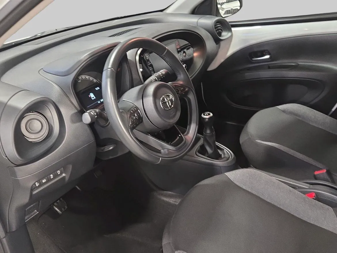 Vehicle image 12
