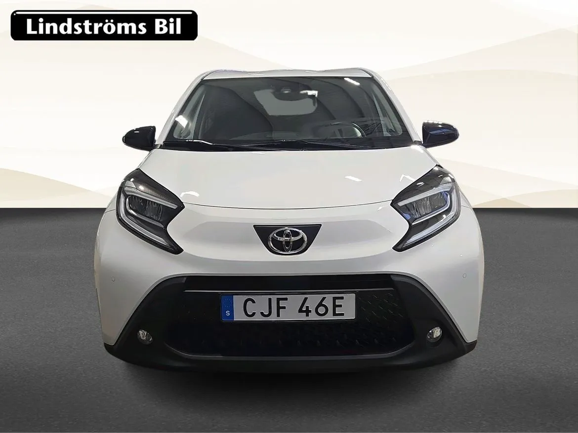 Vehicle image 7