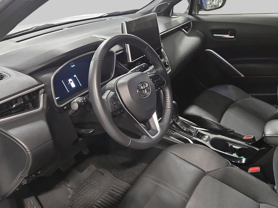 Vehicle image 12