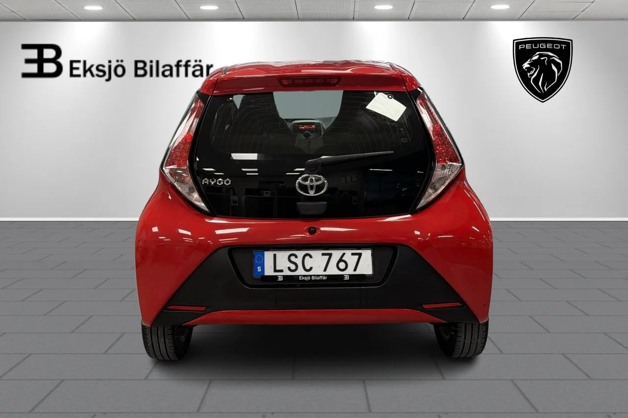 Vehicle image 5