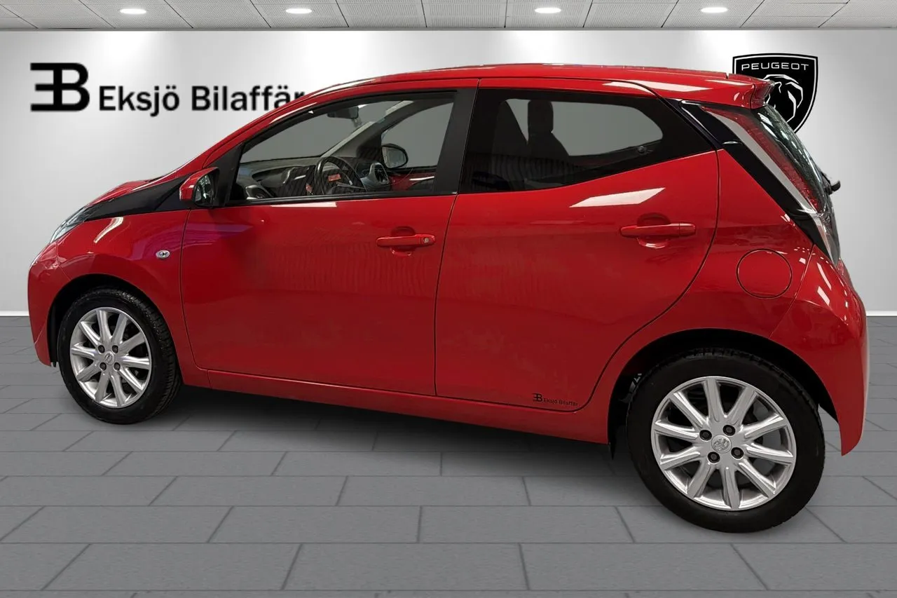 Vehicle image 6