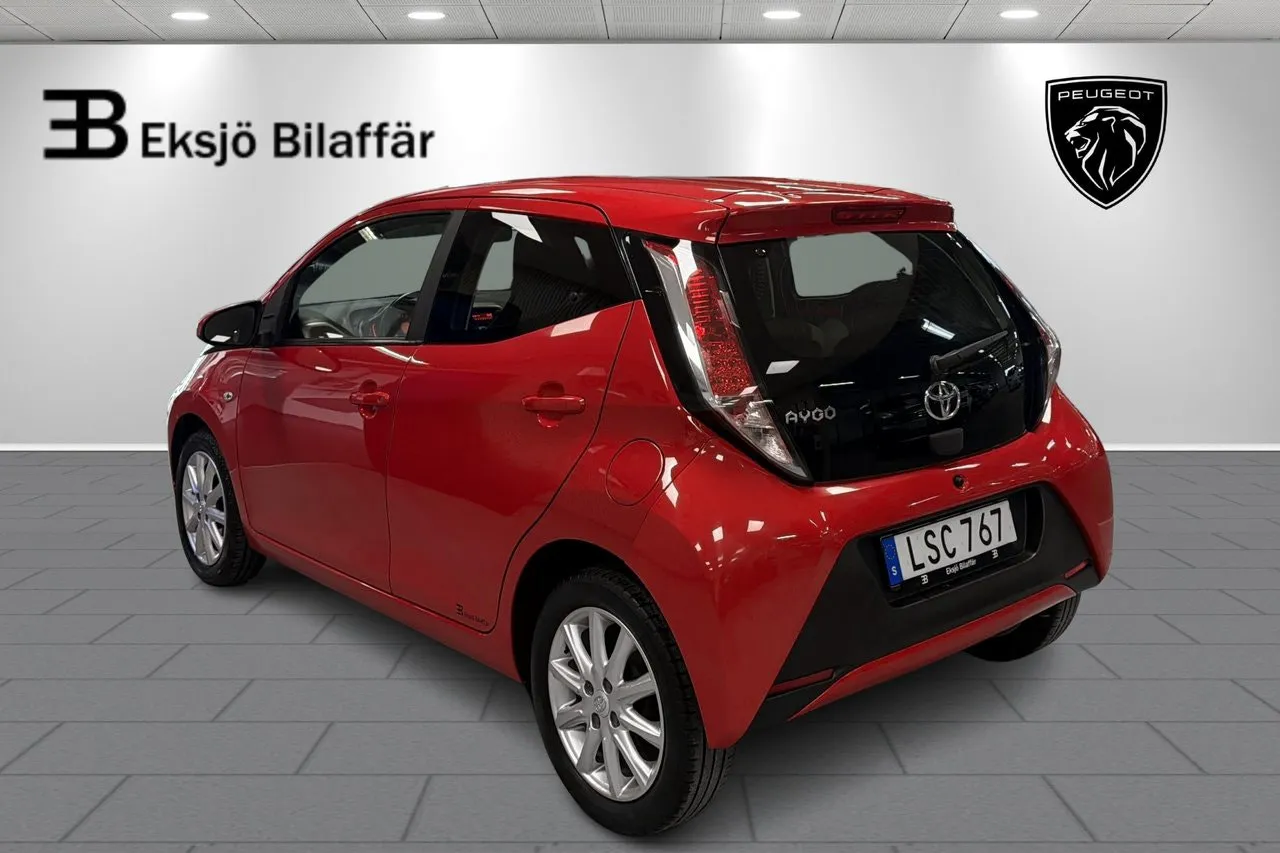 Vehicle image 7