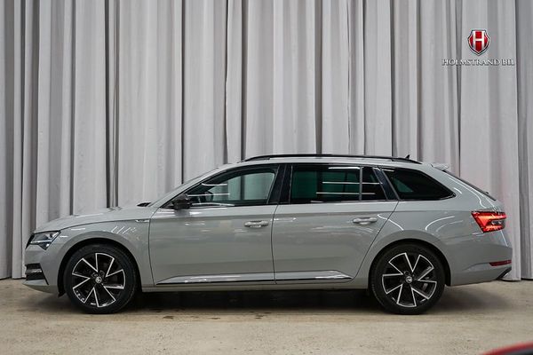 Skoda Superb iV Kombi 1.4 TSI Sportline Pvärm Drag Cockpit B-kam Elstol - 2023