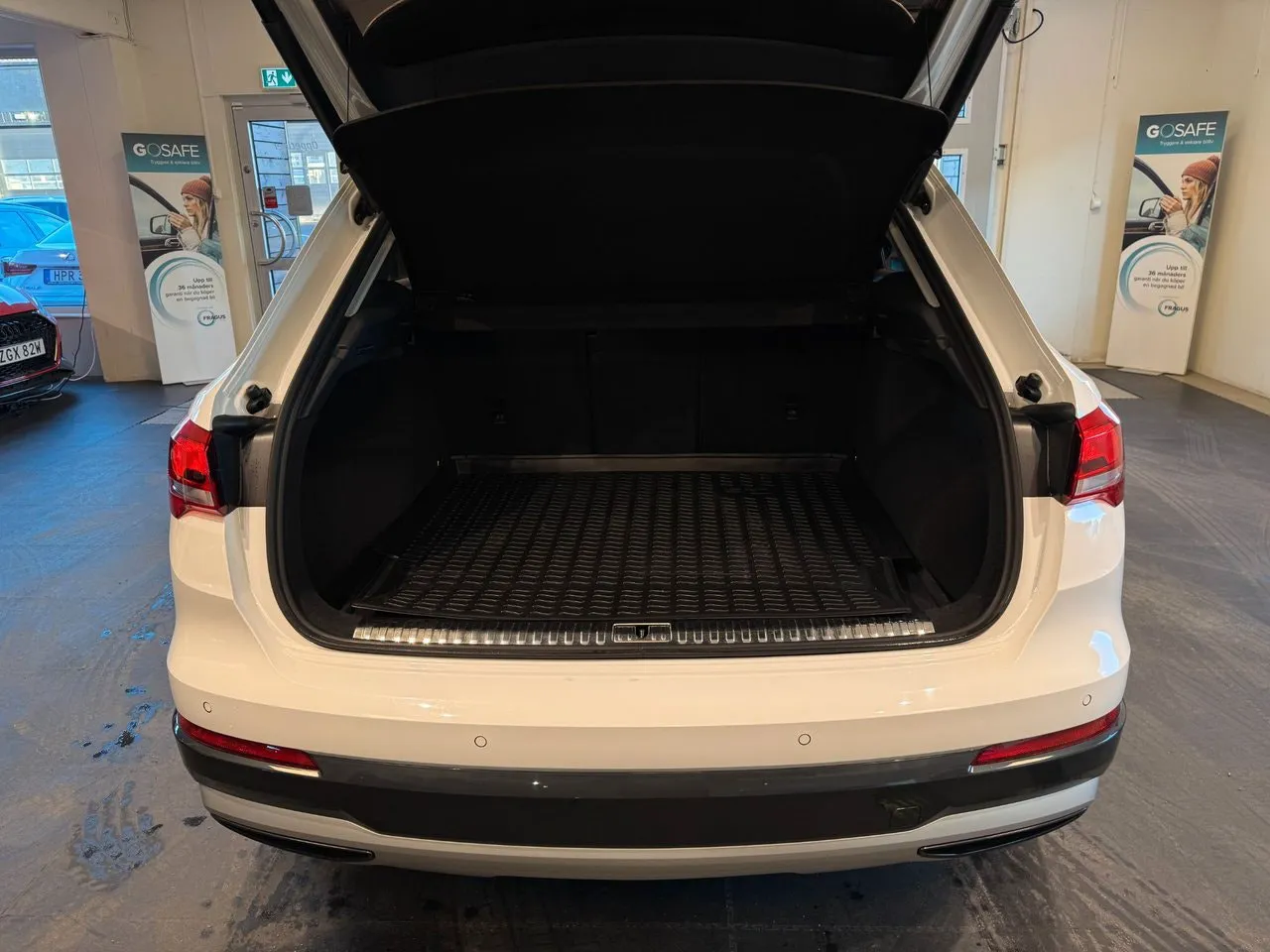 Vehicle image 21