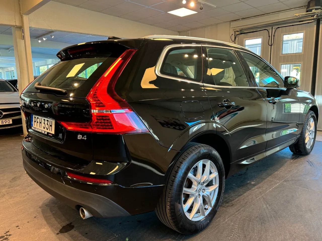 Vehicle image 3