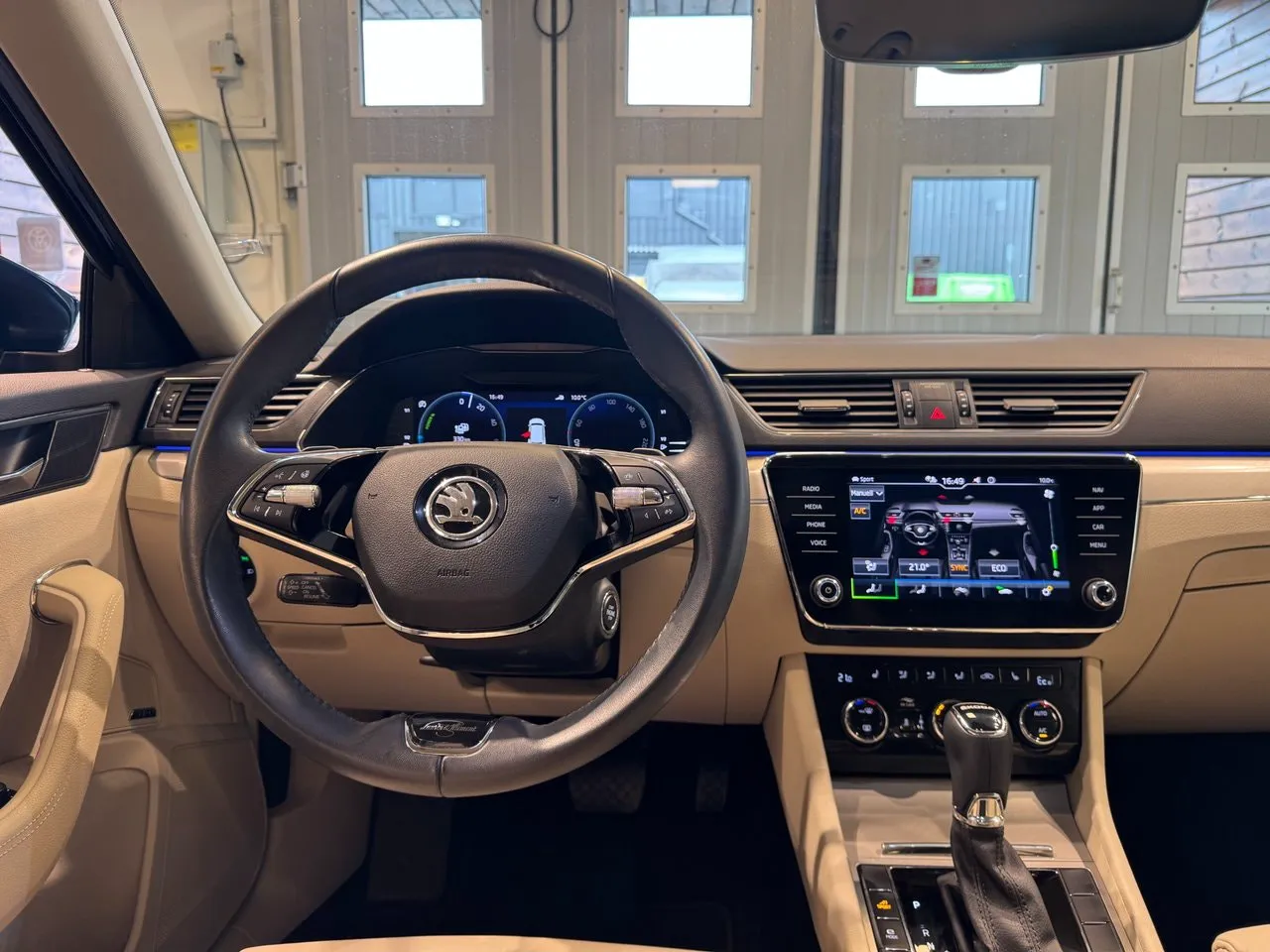 Vehicle image 7