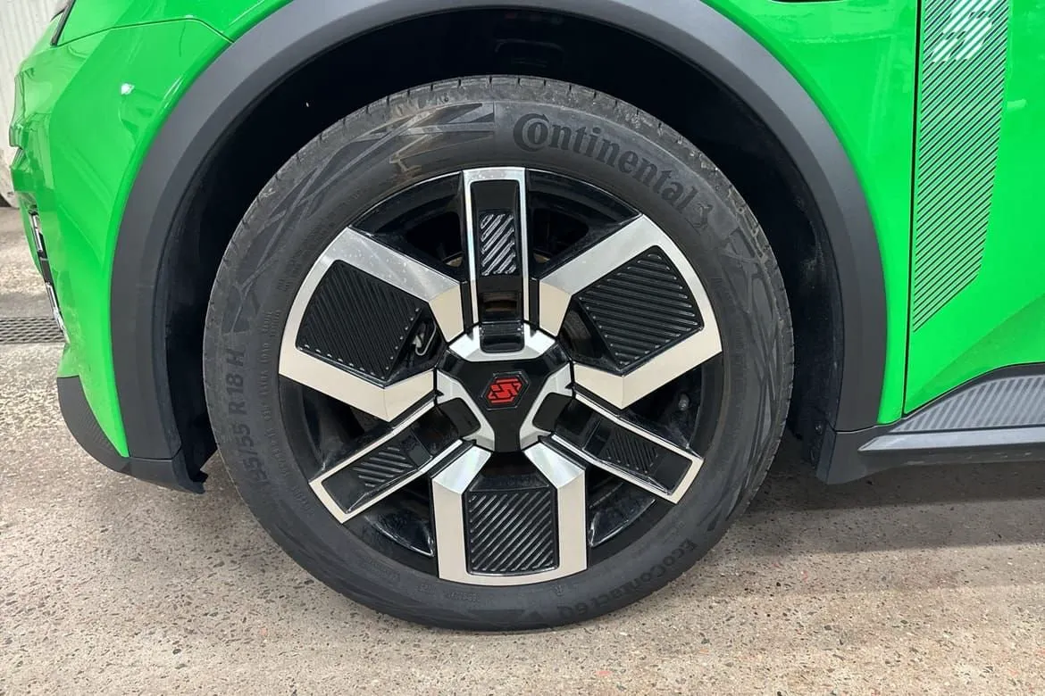 Vehicle image 8