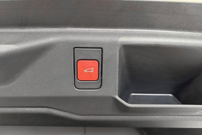Peugeot e-5008 bild 16