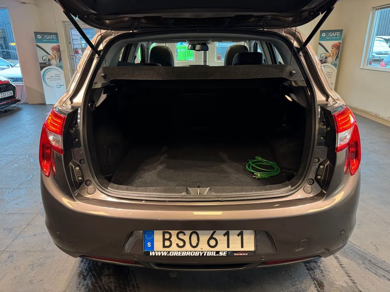 Vehicle image 23