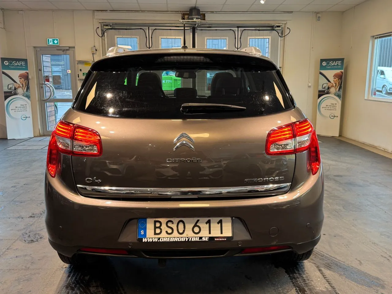 Vehicle image 25