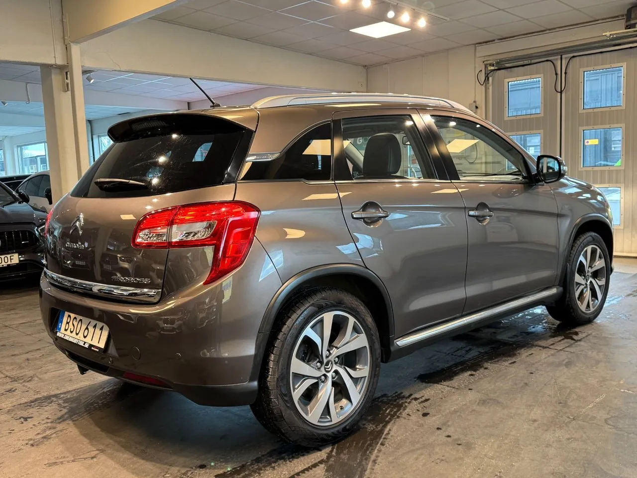 Vehicle image 3