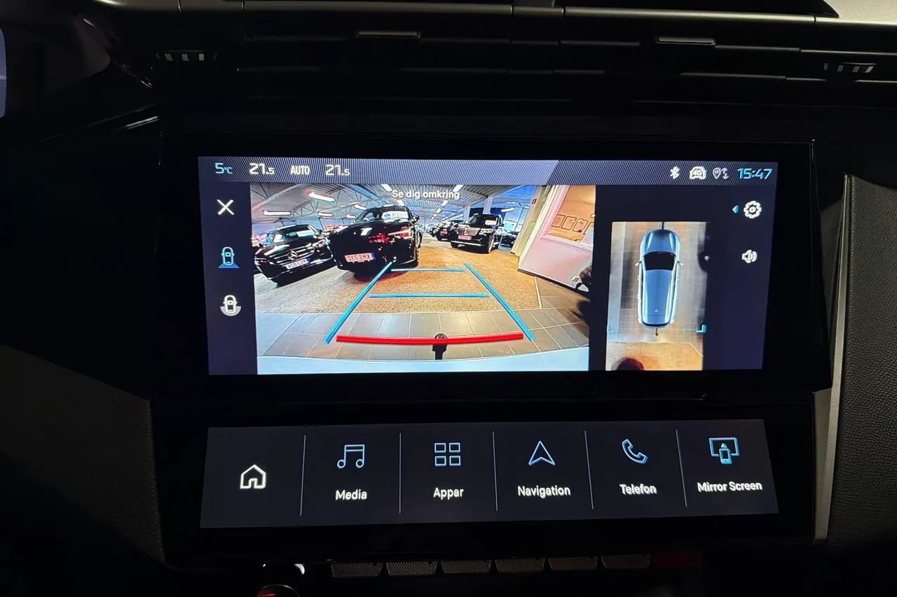 Vehicle image 15