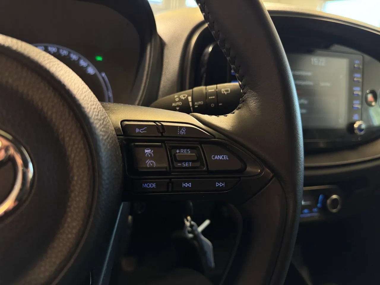 Vehicle image 16